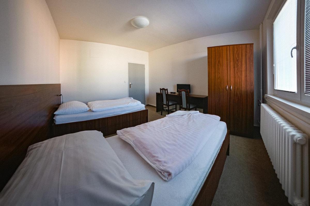 Univerzita Palackeho V Olomouci Hostel Ngoại thất bức ảnh