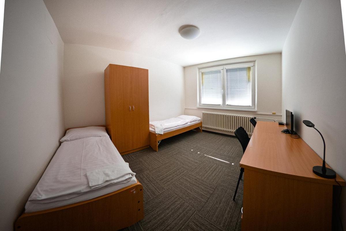 Univerzita Palackeho V Olomouci Hostel Ngoại thất bức ảnh